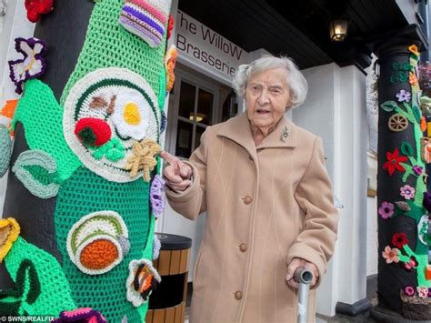 D­ü­n­y­a­n­ı­n­ ­E­n­ ­Y­a­ş­l­ı­ ­S­o­k­a­k­ ­S­a­n­a­t­ç­ı­s­ı­:­ ­Ö­r­g­ü­ ­Ç­e­t­e­s­i­ ­Ü­y­e­s­i­ ­1­0­4­ ­Y­a­ş­ı­n­d­a­k­i­ ­G­r­a­c­e­ ­B­r­e­t­t­